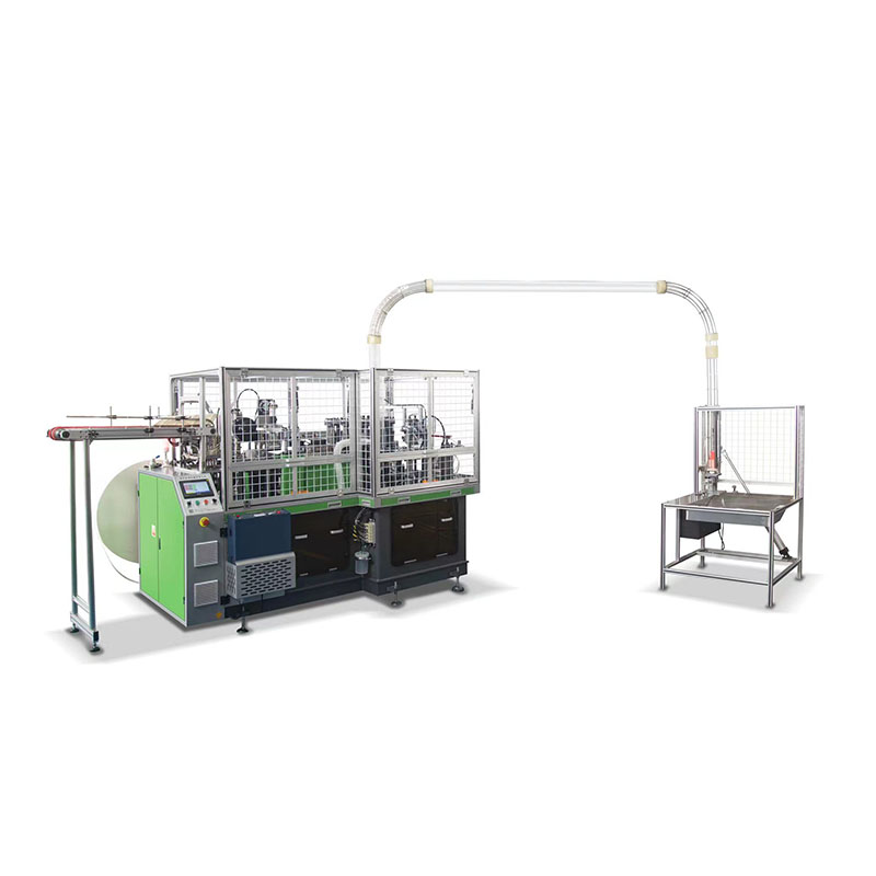 Vorbereitung vor dem Start der Pappbechermaschine und Arbeiten während der Produktion